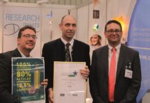 RWA-Leichtglasflasche gewinnt Umweltpreis V. l. n. r.: Harald Eckert (Herausgeber von KOMPACK)