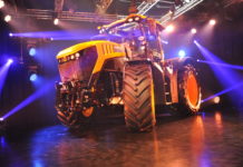 Ein spezieller Traktor für besondere Ansprüche Mit neuer Command Plus-Kabine und bis zu 348 PS glänzt der Fastrac 8330.