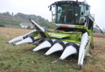 Claas-grüne Erntetechnik wird noch effizienter Corio (Conspeed): Über einen speziell entwickelten Öffnungsmechanismus lässt sich jede Haube mit wenigen Handgriffen ohne Werkzeug um knapp 90 Grad aufklappen.