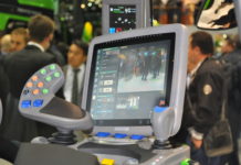 Das Internet der Dinge ist am Hof angekommen Mit der zunehmenden Verbindung von Geräten werden unzählige Anwendungen möglich. Der Monitor für die Traktorkabine wird dabei zur multifunktionalen Bedieneinheit.