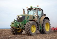 Wenn “M” für meisterhaft steht Der neue John Deere 6195M packt über einen weiten Drehzahlbereich beherzt zu.