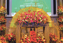 NÖ Bauernbundball: Kartenvorverkauf startet Mit ihren Gestecken und Blumenarrangements schaffen die freiwilligen Helfer der Gärtnervereinigung NÖ und der Junggärtner alljährlich die traumhafte Kulisse zum "Ball der Bälle".