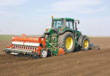 Sommergetreide – passende Sorten für 2016 Dank optimaler Bestelltechnik und genügender Bodenfeuchte wird die Sommergerste rasch auflaufen.