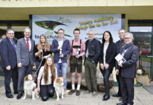 Schülerinnen & Schüler erproben den Chefsessel An der LFS Hollabrunn wurden zwei Juniorfirmen gegründet: "Agvesta" vermarktet einen Saft aus grünen Trauben