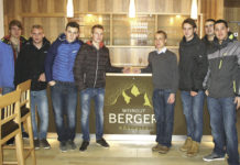 NÖ Landjugend: Lernen von den Besten Die interessierten Jungwinzer aus dem nordwestlichen Weinviertel trafen erstmals zusammen und machten unterer anderen am Weinbaubetrieb Berger in Röschitz Station.