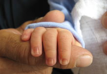 Neues Kindergeld-Konto für mehr Flexibilität Väter sollen laut Reformvorschlag von ÖVP-Familienministerin Sophie Karmasin künftig 31 Tage Familienzeit beziehen können