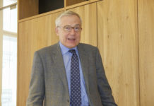 Der Kauf von Originalsaatgut ist die beste Abgeltung der Zuchtarbeit Dr. Michael Gohn ist seit dem Jahr 2010 Obmann des Branchenverbands "Saatgut Austria". Als Mitglied der European Seed Association (ESA) war Saatgut Austria im Oktober 2015 für drei Tage Gastgeber des Annual Meetings 2015 in Wien