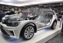 Kräftiges Lebenszeichen der Autobranche VW gewährte spannende Einblicke in den neuen Tiguan.