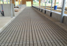 Fertigelemente bei Stallböden im Vormarsch Für planbefestigte Betonböden werden immer häufiger Flächenelemente mit vorgefertigter