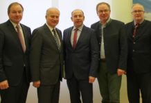 Schweinefleisch-Gipfel: Eigenversorgung sichern Voller Einsatz für die heimischen Schweineproduzenten (v. l.): Walter Lederhilger