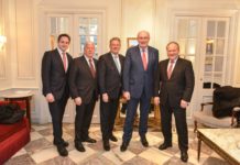 Hogan warnt vor TTIP-Angst EU-Agrarkommissar Phil Hogan (2. v. r.) traf die heimische Agrarspitze zum Gespräch über aktuelle EU-agrarpolitische Anliegen (v. l.): Weinbau-Präsident Johannes Schmuckenschlager