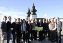 Raiffeisen sponsert innovative Schulprojekte Mit dem Raiffeisen-Sponsoring werden insgesamt 22 Projekte der Fachschulen mit einer Gesamtsumme von 20.000 Euro unterstützt.