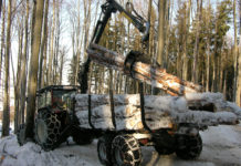 Anhänger im Sicherheitscheck Ein vom Fahrersitz aus komfortabel zu bedienender Kran hat auch Sicherheitsvorteile.