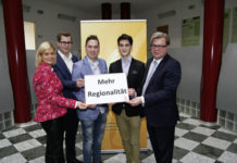 Mehr regionale Produkte gefordert Setzen sich für mehr regionale Lebensmittel an den Hochschulen ein: Vertreter der AG mit Bauernbunddirektorin Klaudia Tanner (l.) und Wirtschaftsbunddirektor Harald Servus (r.).