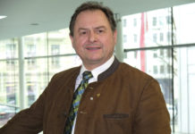 Neben Brettern auch Holzhäuser “made in Austria” exportieren Rudolf Rosenstatter: "Nach dem Motto "Schützen durch nützen" möchte ich Wertschöpfung und Wertschätzung der Forst- und Holzwirtschaft voranbringen."