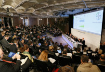 Der Bayer-Konzern bilanziert 2015 mit Rekorden bei Umsatz und Ergebnis Dr. Marijn Dekkers