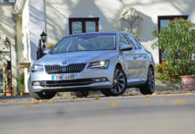 Der superbe Skoda Nicht nur beim Design bedrängt der Skoda Superb die Oberklasse.