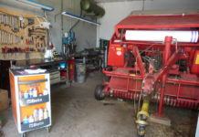 Hofwerkstätte – Die wichtigsten Tipps zu Planung und Sicherheit Die gut geordnete Werkzeugtafel hilft