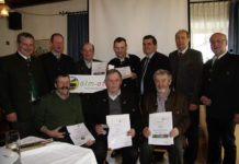 Vollversammlung der NÖ Alm- & Weidebauern Verdiente Almfunktionäre und langjährige Halter erhielten im Rahmen der Vollversammlung des NÖ Alm- und Weidewirtschaftsvereins in Kleinzell Ehrenurkunden überreicht.