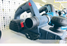 Sicherheitseinrichtungen und Schwachstellen der Hobelmaschinen Bei Kauf und Einsatz von Handhobelmaschinen sollten Sicherheitsaspekte immer an erster Stelle stehen.