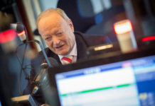 Startschuss für die heiße Phase der Hofburg-Wahl ÖVP-Bundespräsidentschaftskandidat Andreas Khol wird in den nächsten dreieinhalb Wochen bis zur Bundespräsidentenwahl in zahlreichen Fernseh- und Radioauftritten zu sehen und zu hören sein.