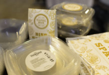 Dank TafelBox weniger Lebensmittel wegwerfen Speisen einzupacken