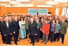 Altbauern trafen sich zur Landeskonferenz Altbäuerinnen und Altbauern mit Obmann Johann Schuster (vorne Mitte)