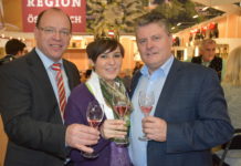 Das Burgenland sucht eine neue Weinkönigin Für Weinkönigin Katharina I. wird eine Nachfolgerin gesucht. Weinbaupräsident Andreas Liegenfeld (l.) und Wein Burgenland-Obmann Matthias Siess hoffen auf zahlreiche Bewerberinnen.