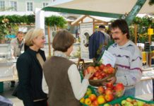 88 Mio. t Lebensmittel landen EU-weit im Müll Mit Tipps zum richtigen Einkauf und zur richtigen Lagerung von Lebensmitteln will die Initiative "Lebensmittel sind kostbar!" der Lebensmittelverschwendung entgegenwirken