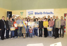 “Wer nach vorne sehen will, darf nicht nach hinten denken” Die Leistungen der 25 besten Milchlieferanten des Wirtschaftsjahres 2015 der Milchgenossenschaft NÖ wurden auch heuer wieder mit Urkunden und Körben mit NÖM-Milchprodukten gewürdigt.