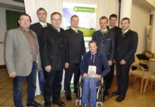 Maschinenring lud zur Generalversammlung ein Die Funktionäre und Geschäftsführung des Maschinenrings Hollabrunn-Horn mit Ehrengästen und Autor Tom Gschwandtner.