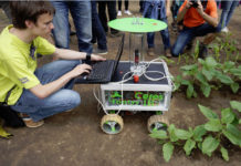 Studie – Innovation in bäuerlichen Betrieben Beispiele für Innovationen in der Landwirtschaft liefern die jährlichen "Field Robot Events" der DLG. Der nächste Termin der Veranstaltung ist 14. bis 16. Juni 2016.