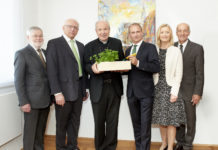 Kardinal Schönborn: “Wir vergessen, dass wir selber Erde sind” Nachhaltigkeitsfrühstück der Hagelversicherung - im Bild v. l. August Astl (LKÖ-Generalsekretär)