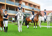 Heiße Eisen und eine spannende Ausbildung Die Pferde sind gesattelt: Schülerinnen des abz Lambach sind bereit für die "Heißen Eisen".