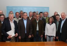 Landesrat Josef Schwaiger lud zu Beutegreifer-Gipfel Alle maßgeblichen Personen zum Thema "Beutegreifer" trafen bei Landesrat Josef Schwaiger zusammen um die Vorgangsweise bei Schadensfällen zu beraten.