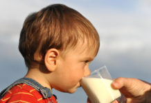 Warum Milch so wertvoll ist Milch schmeckt gut und ist gesund.