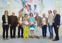 Leistungen für Umwelt und Energie gewürdigt LR Erich Schwärzler (r.) und LR Johannes Rauch (2. v. r.) mit den diesjährigen Preisträgern