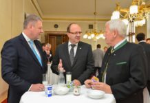 Milchdialog – SV-Rabatt soll Entlastung bringen Landwirtschaftsminister Andrä Rupprechter