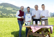 Almmilch ab sofort im Lebensmittelhandel V. l.: Dr. Christof Rissbacher (SPAR)