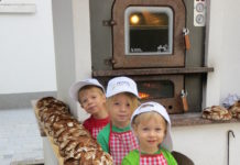 Betreuen und bilden am Land Die Kinder im Bauernhofkindergarten am Franzlhof backen jeden Montag gemeinsam ihr eigenes Brot für die Jause.