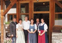 Geht die Kuh aus dem Tal – geht bald auch der Gast v.l. Bauernbundobmann Anton Ellmauer