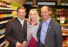 Gemeinden fördern ihre Nahversorger Landesrat Christian Benger (l.) zeigt sich erfreut über die Bereitschaft der Gemeinden