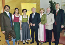 Hochwertig & formschön: “Alltagstracht Semmering” LH Erwin Pröll (mitte) präsentierte mit Vertretern der Volkskultur NÖ und Steiermark die weiterentwickelte "Alltagstracht Semmering".