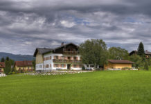 Raumordnungsnovelle: Sachkenntnis und Arbeitseinsatz stechen Polemik Klare zusätzliche Auflagen regeln die Schaffung neuer Freizeitwohnsitze auf Sonderflächen Hofstellen.