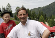 Alte Handwerkskünste begeisterten die Besucher Auch LR Christian Benger ließ es sich nicht nehmen