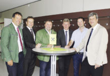 Raiffeisenbank Mittleres Mostviertel: Auftrag zur Regionalität Leopold Gruber-Doberer (4. v. r.)