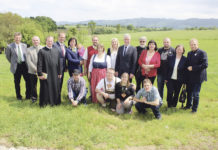 Biohof Linden ist auch Lebenshilfe Werkstätte Der "Green Care"-Betrieb Biohof Linden bietet beeinträchtigten Personen von Montag bis Freitag eine abwechslungsreiche Arbeitsaufgabe und einen strukturierten Lebensalltag.