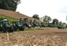 Profitechnik am Grünlandabend der Firma Januschkowetz Mehr als 700 Besucher informierten sich am Grünlandabend der Firma Januschkowetz mit neuester Technik von Krone und Deutz.