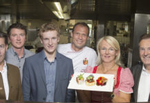 Der “Peternhof” setzt auf das Tiroler Kalbli V. l.: Karl Huber (Kälberschlächterei Huber)