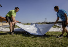 Silage mit neuer Folie effizienter abdecken Die neue Silo Böck Super7 erleichtert das Abdecken von Silos. Die mühsame Arbeit mit bisher getrennter Unterziehfolie und Silofolie ist nicht mehr notwendig.
